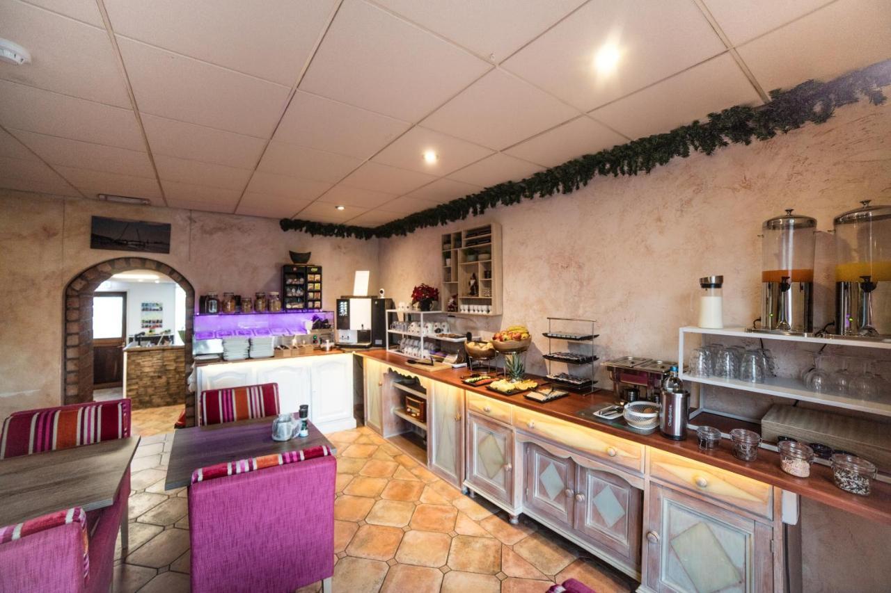 Hotel Le Provencal Sluis Bagian luar foto