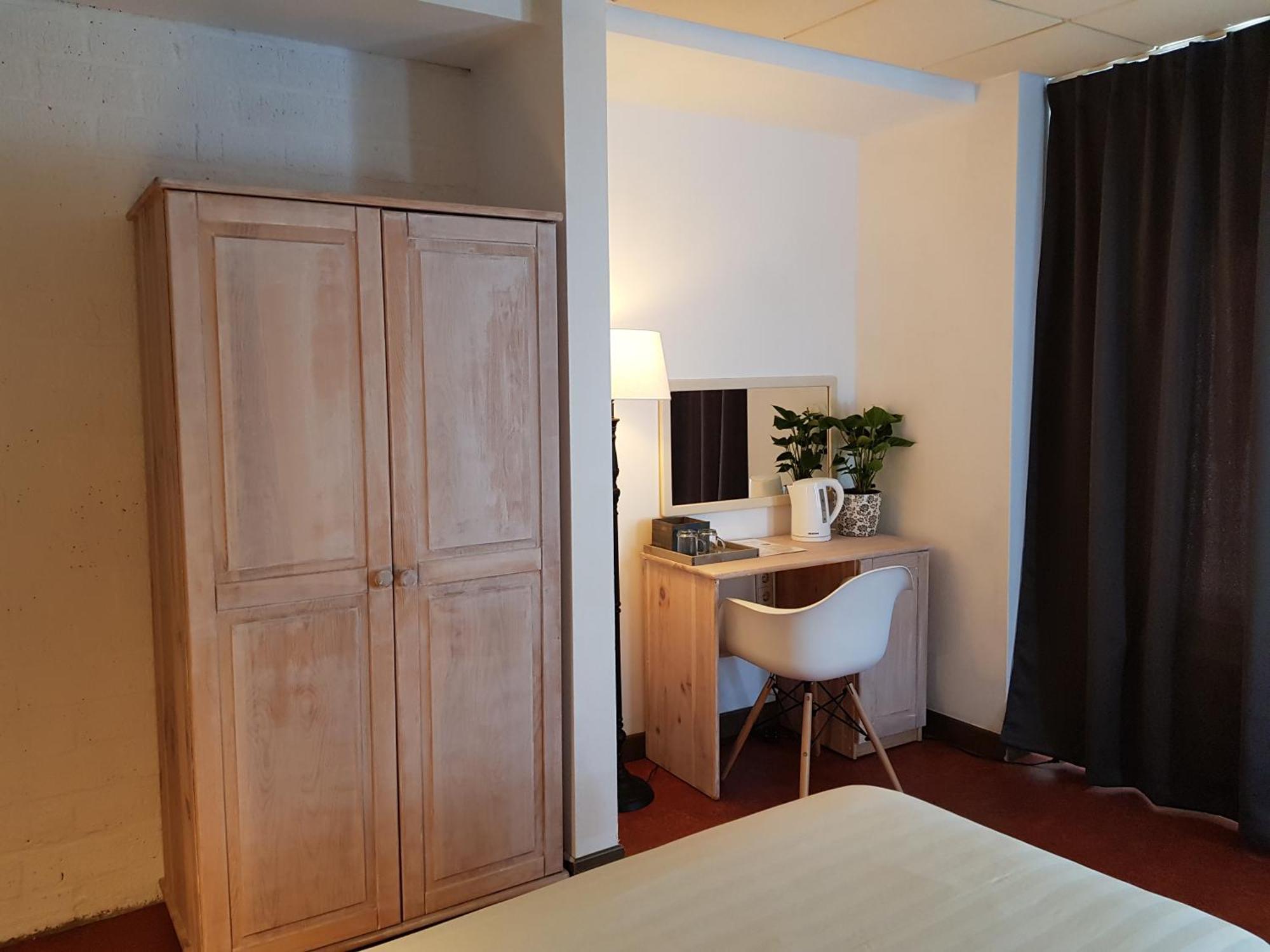 Hotel Le Provencal Sluis Bagian luar foto