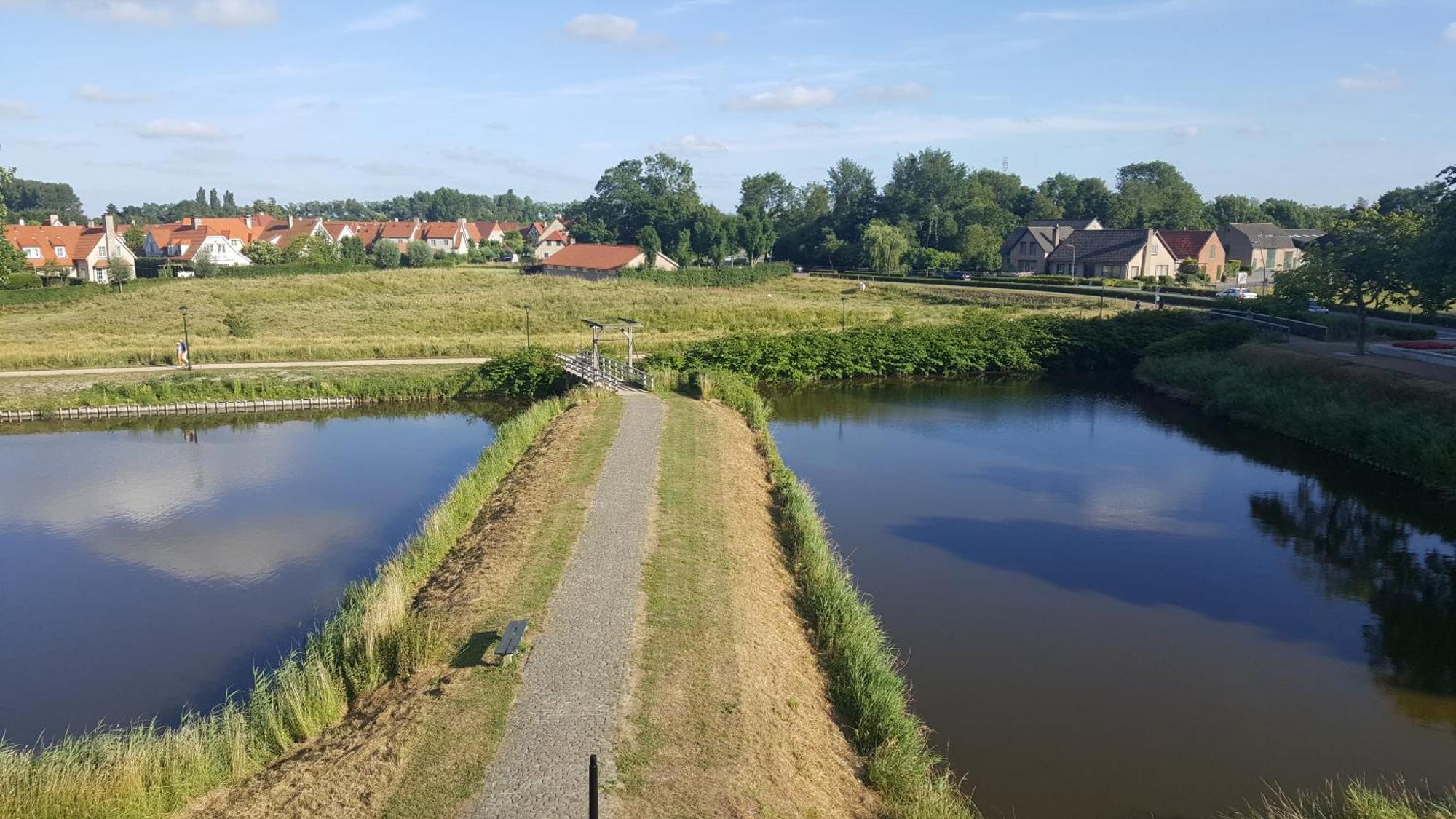 Hotel Le Provencal Sluis Bagian luar foto